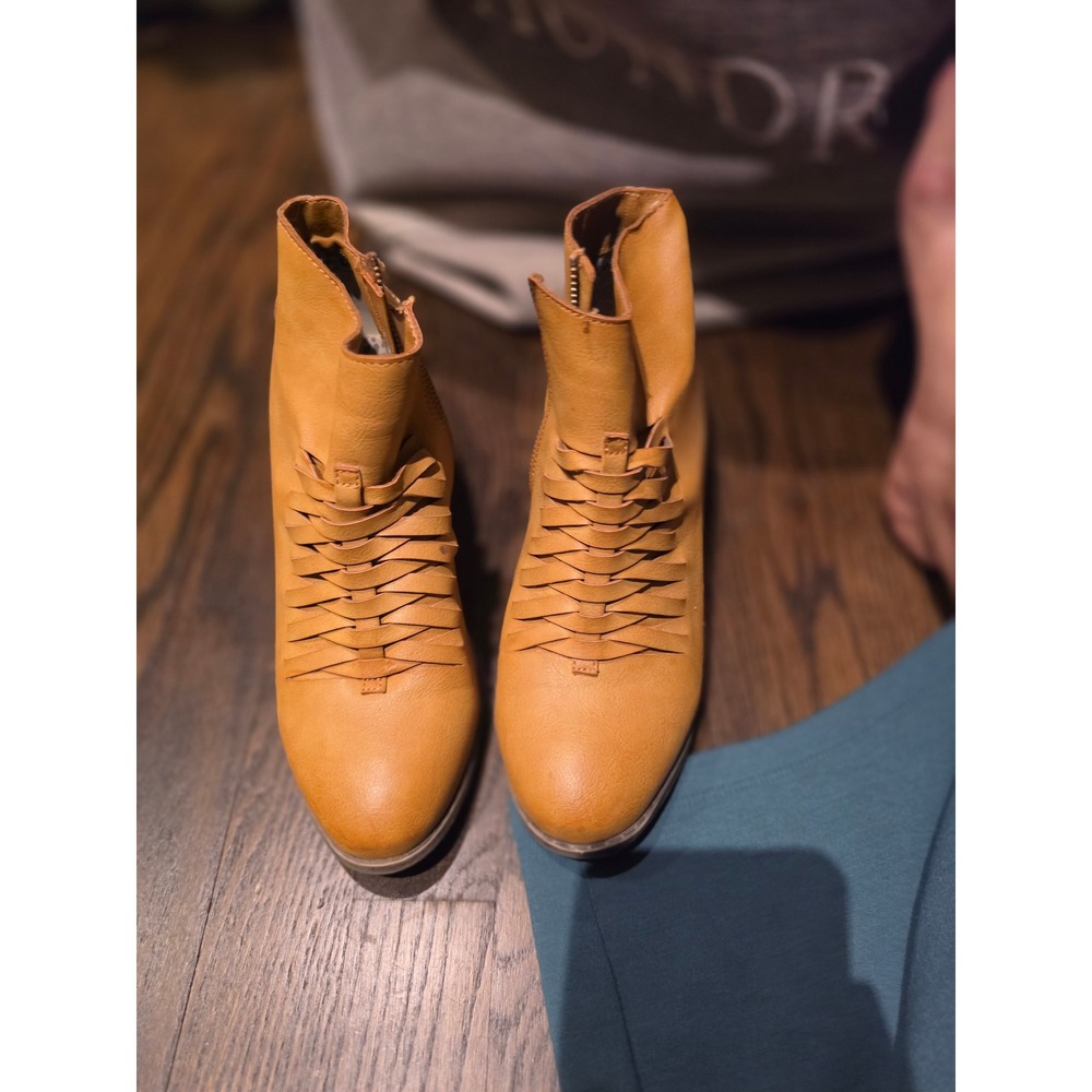 Billabong Sea You There Mustard Tan Woven Ankle Boots Size 9